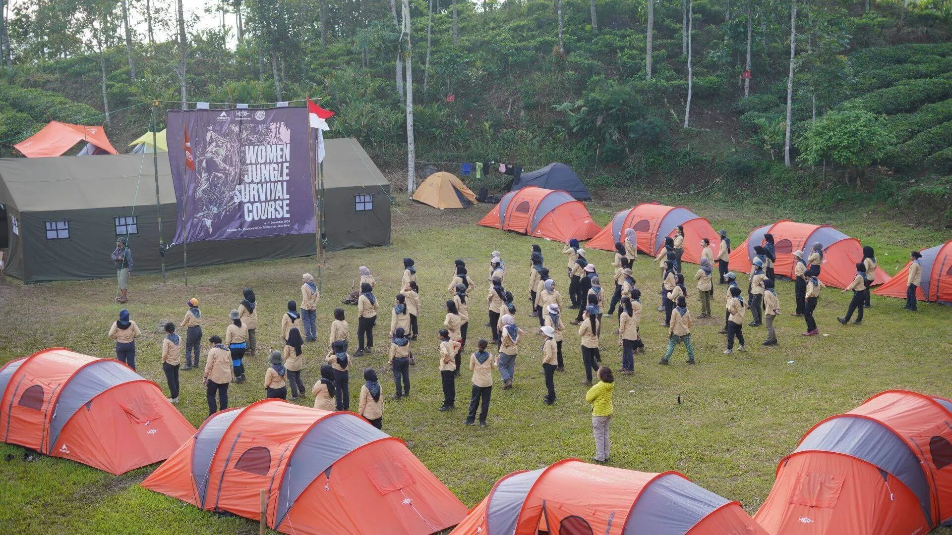 Cuplikan video Women Jungle Survival Course 2025