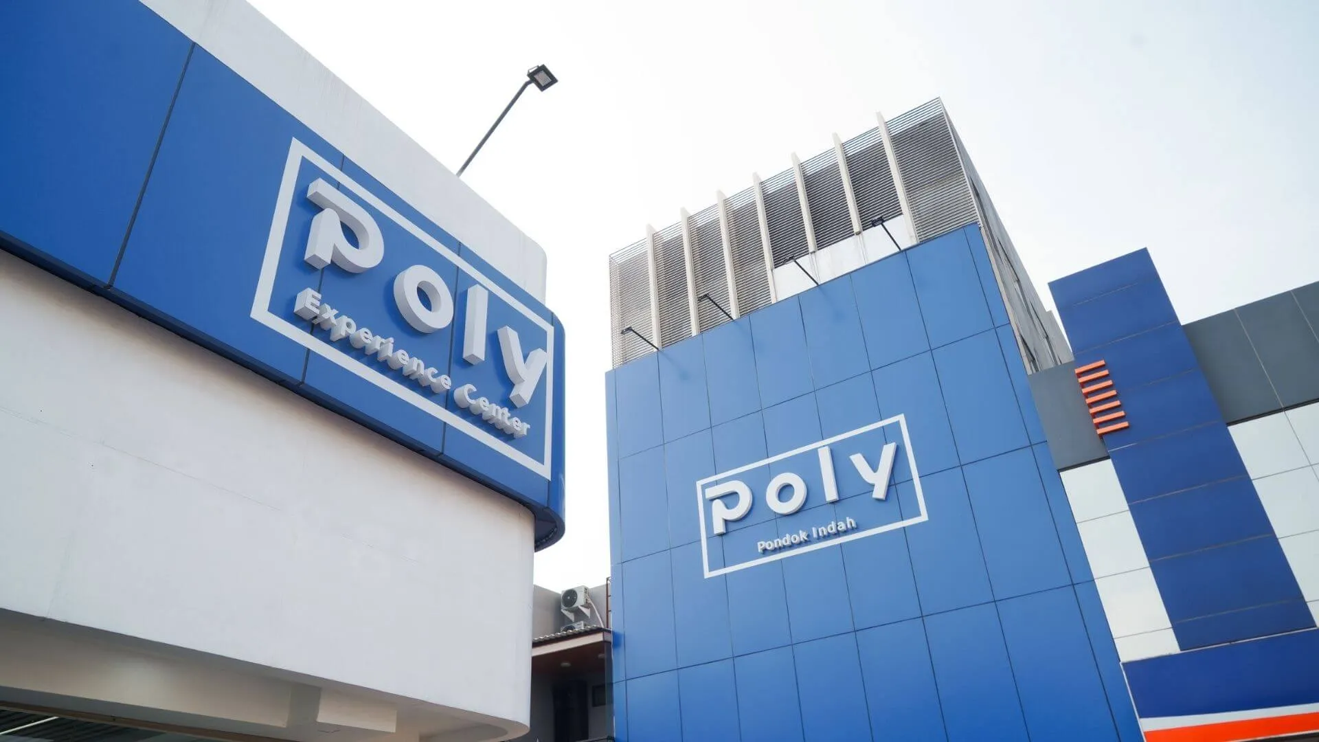 Cuplikan video Poly
